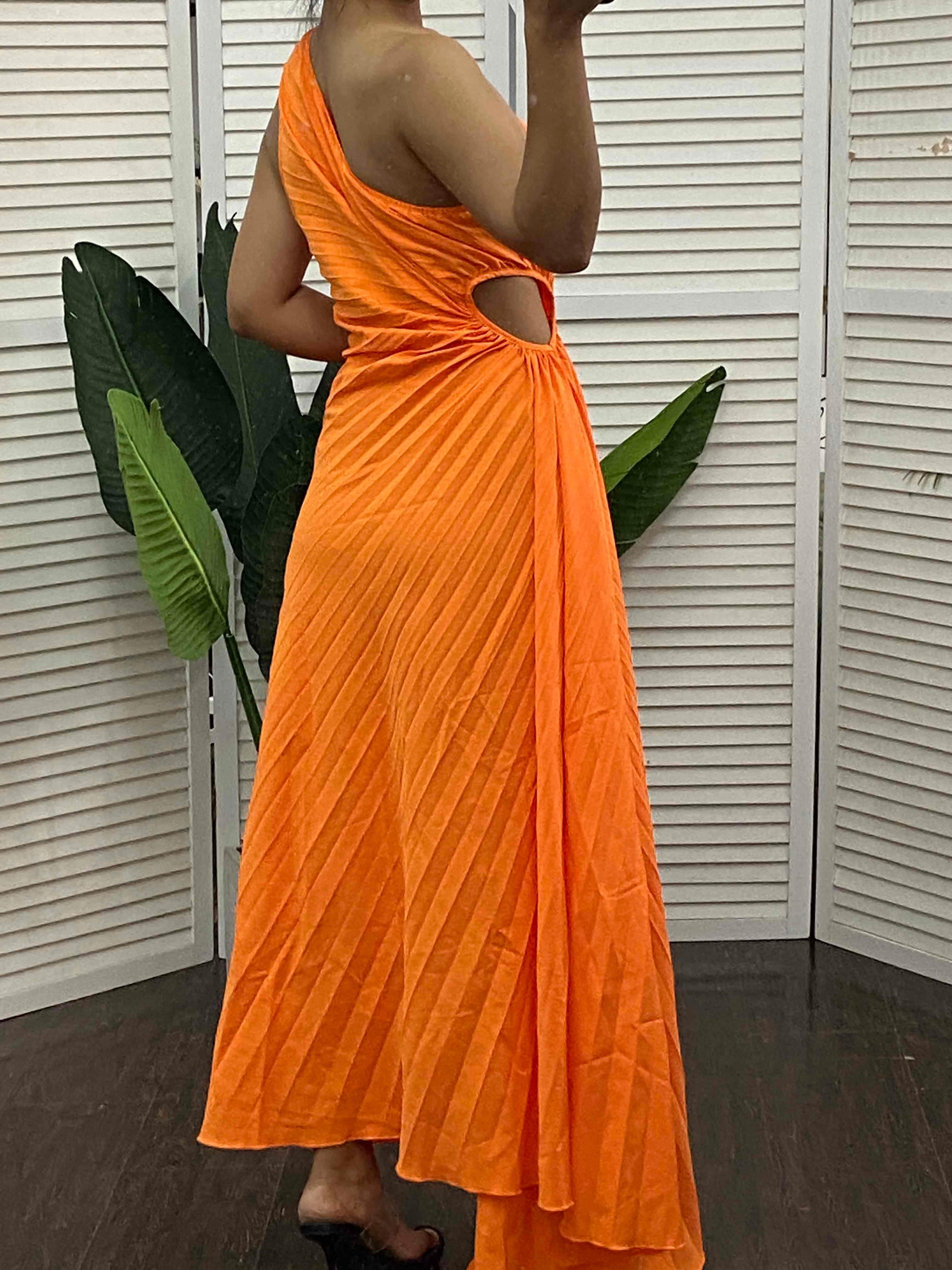 One Shoulder Sleeveless Pleated Irregular Maxi Dresses